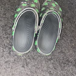 black Crocs size 11