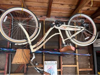 Schwinn Treck 7 speed woman beach cruiser