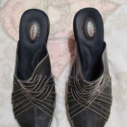 Dr. Scholl's Black Leather Clogs
