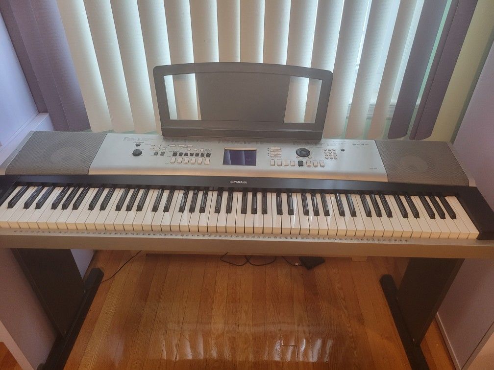 yamaha piano YPG 535