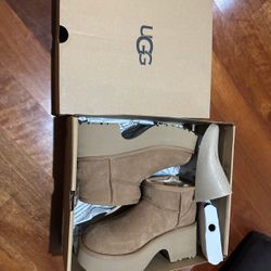 Brand New UGG Women Platform Boots Size 6