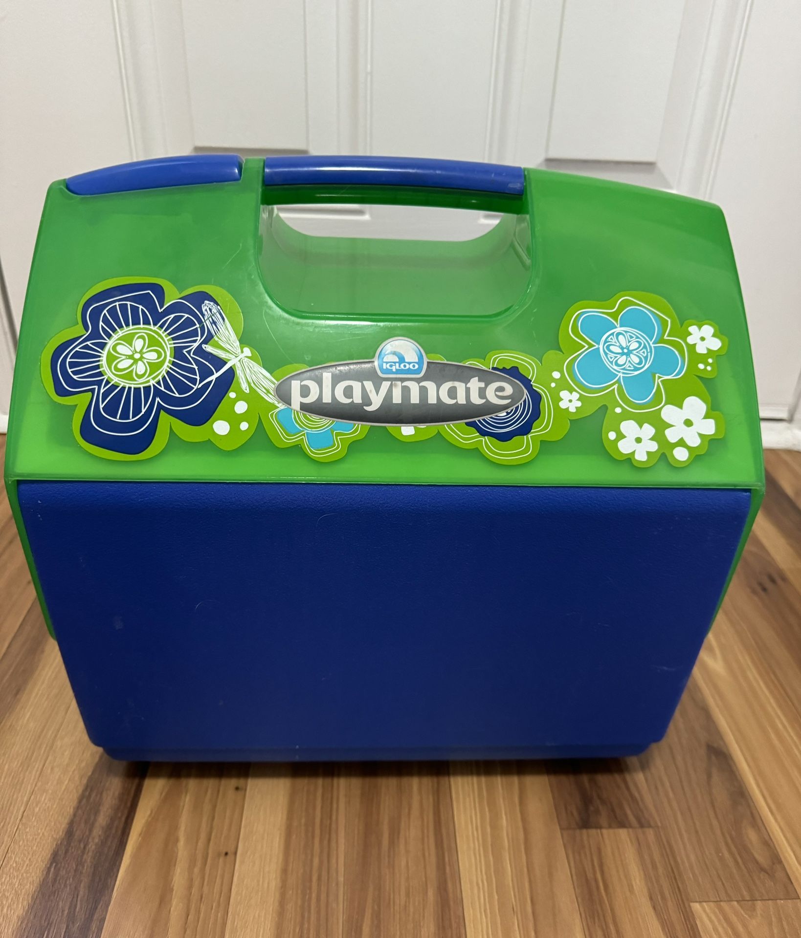 Igloo Playmate Elite with Designer Flowers, Majestic Blue. Gently Used.  See more below!