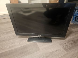 LG 32LD350 32" 720p LCD Flat Screen TV