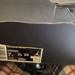 Air Jordan 1 Mid (GS) Size 7