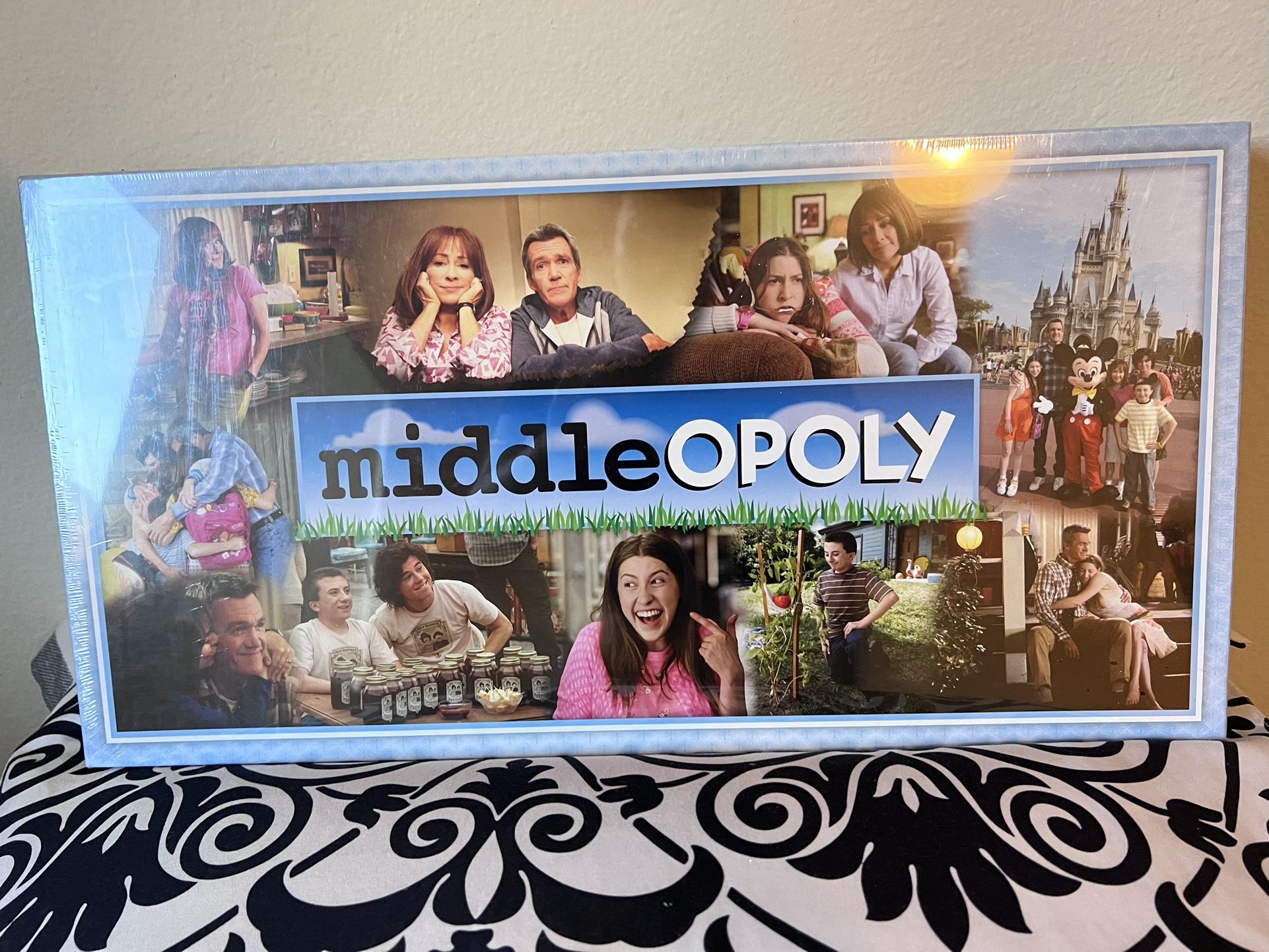 The middle - monopoly Game With Monopoly Deal