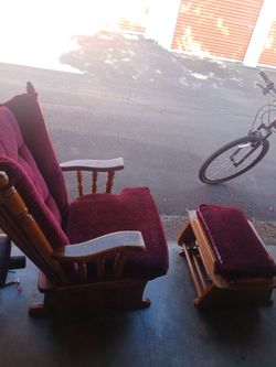 1997 hillsboro usa rocking chair with foot stool