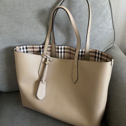 Burberry haymarket tote bag Almost New 