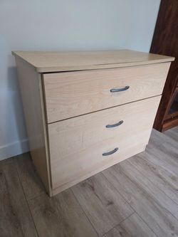 Light Maple 3-Drawer Dresser / Compact Bedroom Chest