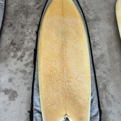 Twin Fin Surfboard - 5’6”