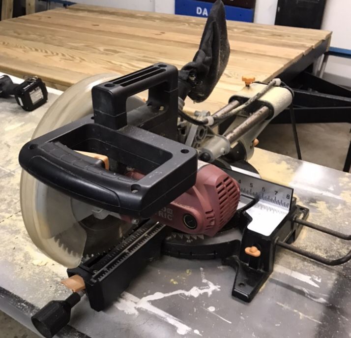 10" Compound Miter Saw . Chicago Electric with 1 extra blade