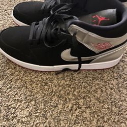 Like New Size 13 Jordan Mid 1