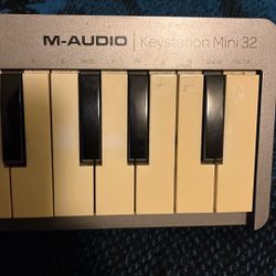 Turns On But Doesn’t Work - M Audio key station Mini 32 