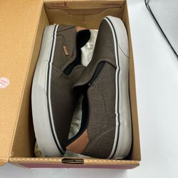 NEW VANS Asher Deluxe Mens 11 sneakers slip on loafers casual NIB