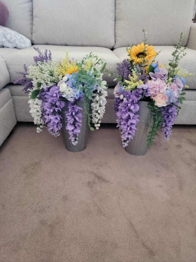 Set Of 2 Flower Holders/pots