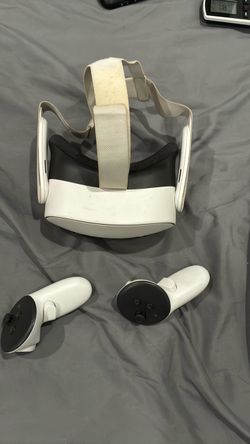 Meta Quest 3 VR Headset with Controllers
