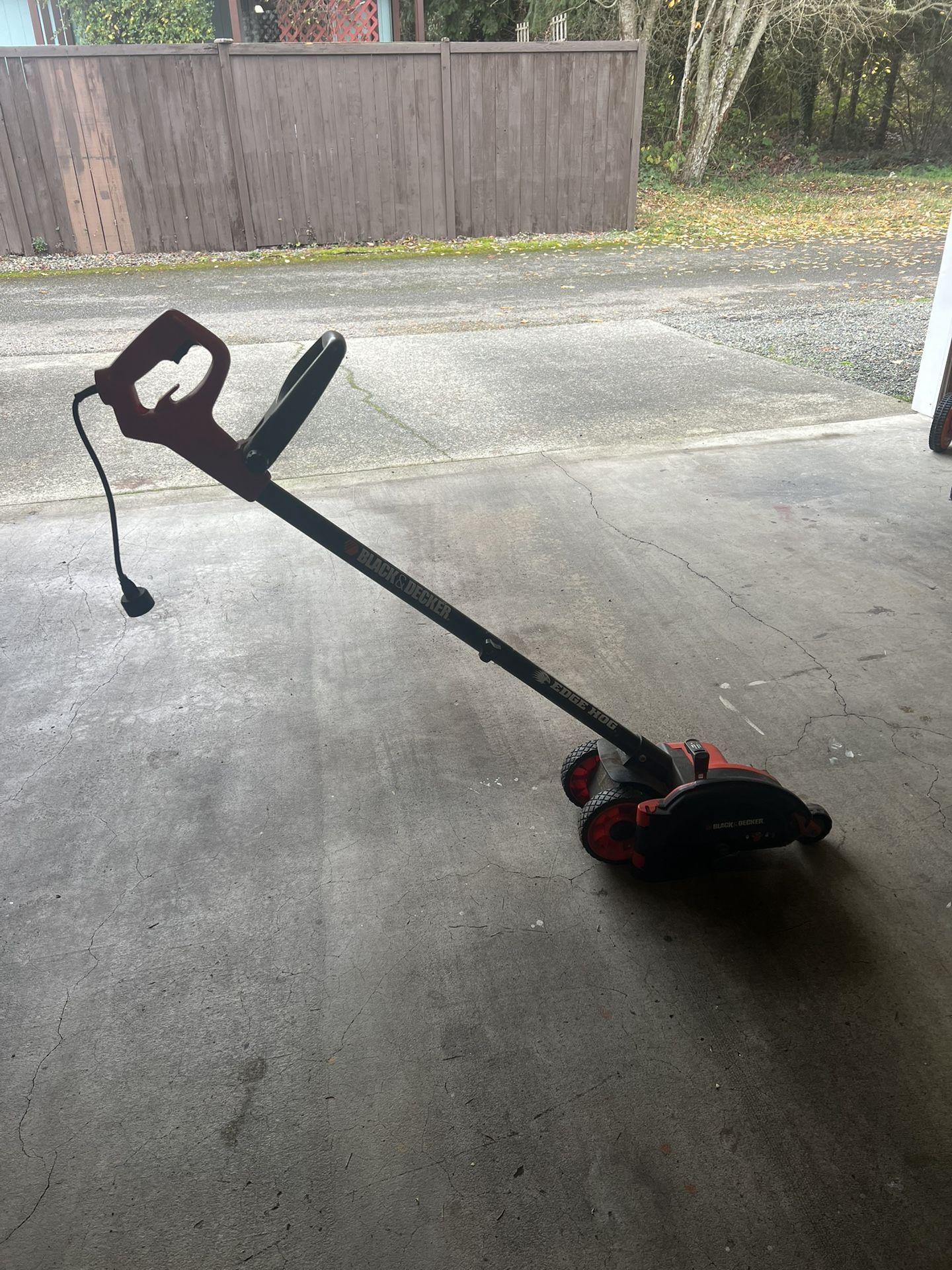 Edge hog edger
