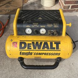 DeWalt 4 Gallon Hand Carry Air Compressor 