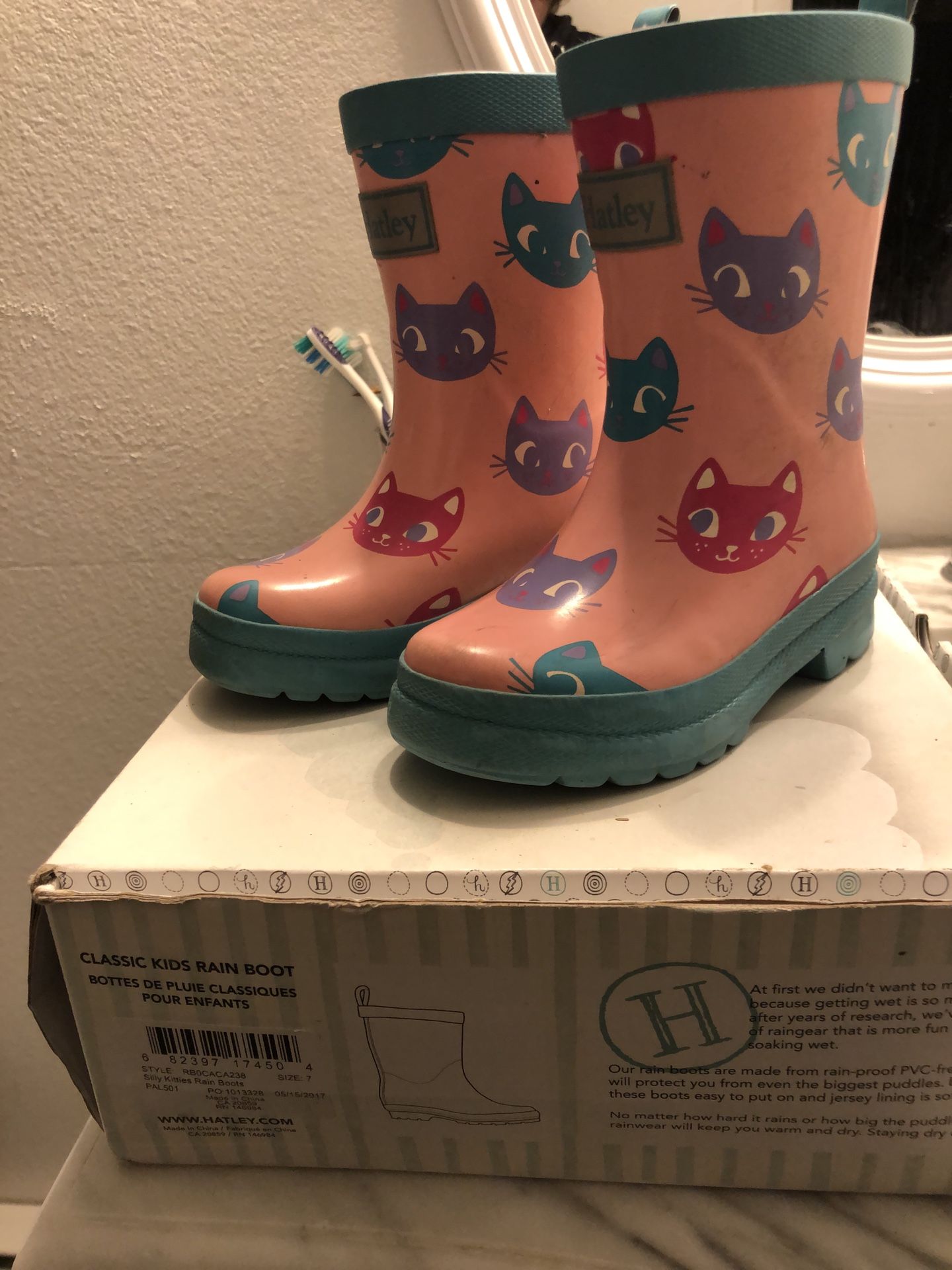 Cutest kitty rain boots ever