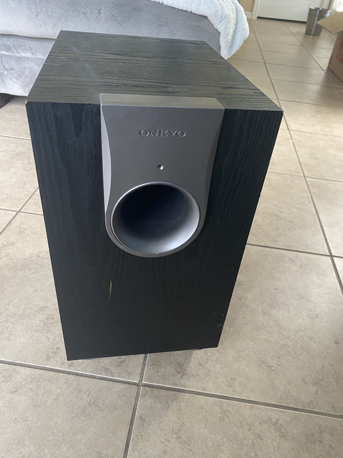 Onkyo Powered Subwoofer -550