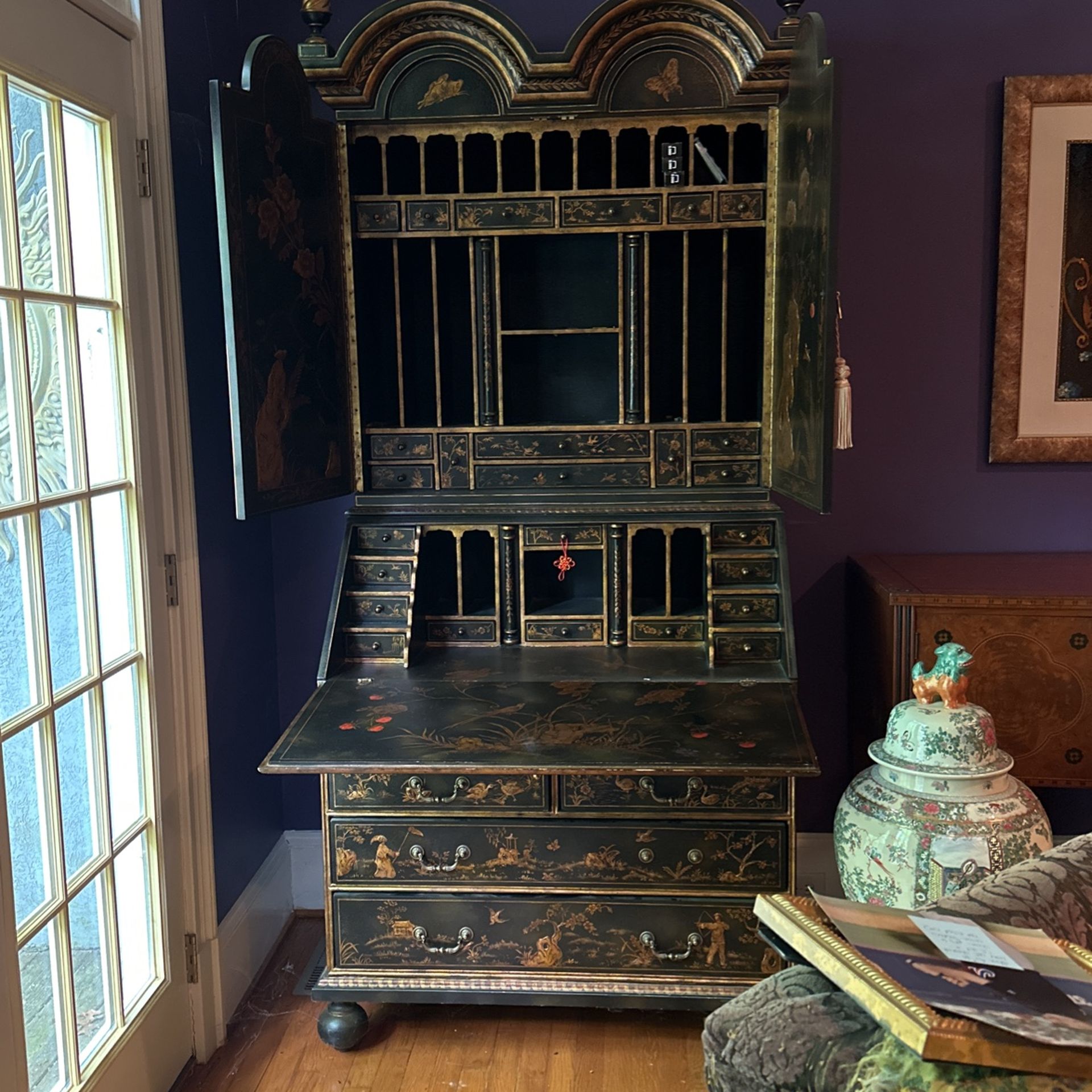 Chinoisserie desk With Hutch