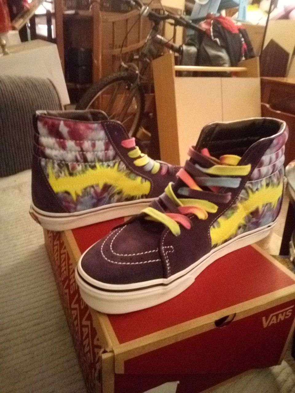 New in the box Vans size 9 (tie dye) mysterioso/ true