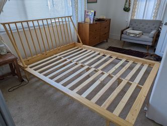 Carson Carrington Blaney Solid Wood Spindle Platform Bed