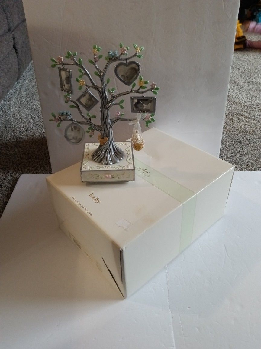 Hallmark Keepsake Rock A Bye Baby Photo Tree BNIB
