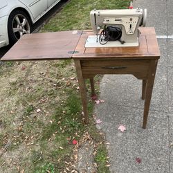 Singer 237 Sewing Machine On Tuck-away Sewing Table