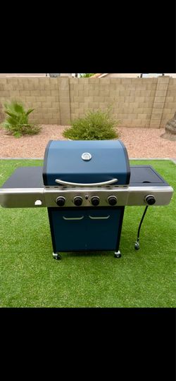 4-Burner Propane BBQ Grill with Side Burner – Like New