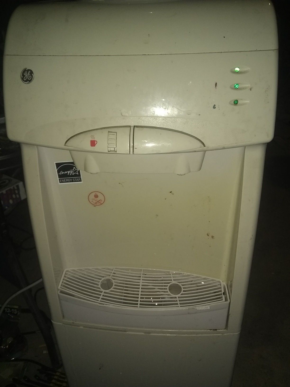 Hot/Cold water dispenser w/cooling department....