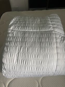 White Quilted Comforter / Duvet- Queen Size