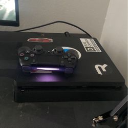 PS4 Slim 