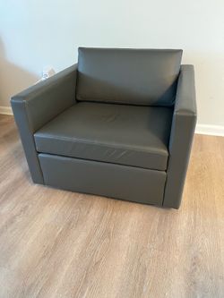 Chair!!! Arm Char ! Jack Cartwright !! Delivery Available 🚚 !! Dimensions 34” Depth x 23” Height x 33” Wide