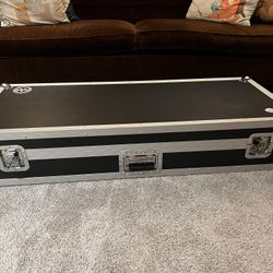 Road Runner Flight Case With Casters 48” - 61 Keyboard Or DJ