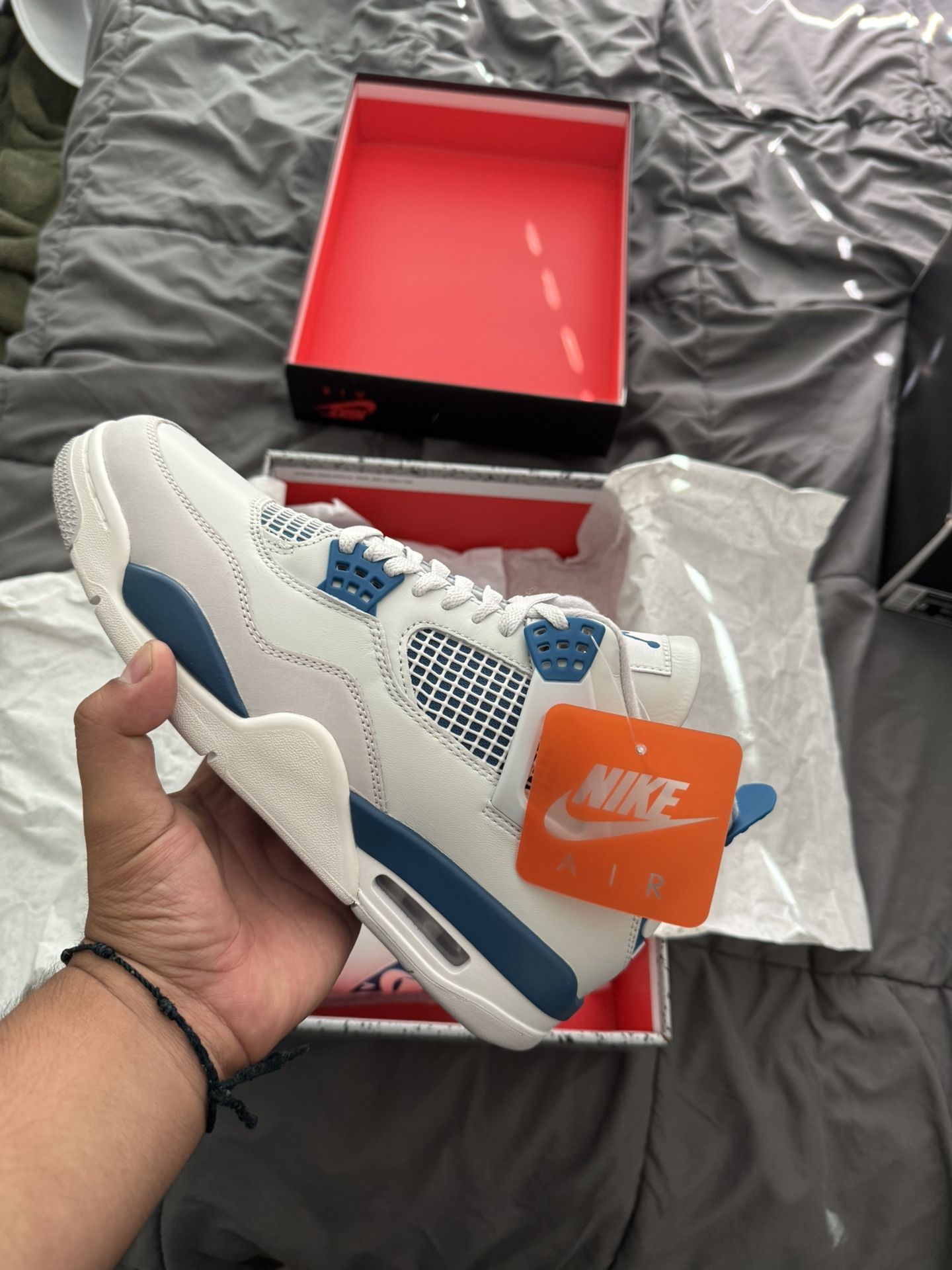 Jordan 4s Military Blue Size 9.5