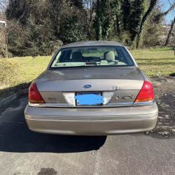 2003 Ford Crown Victoria 