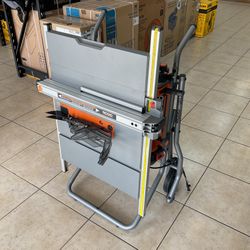 RIDGID TABLE SAW WITH BEVEL LOCK LEVER.
