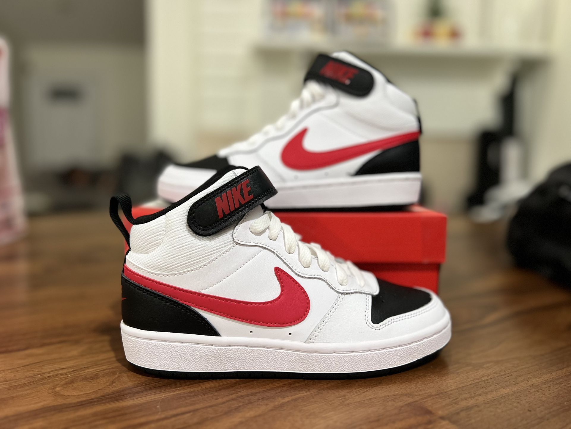 Nike Court Borough Mid 2 (GS) - Side 4.5Y