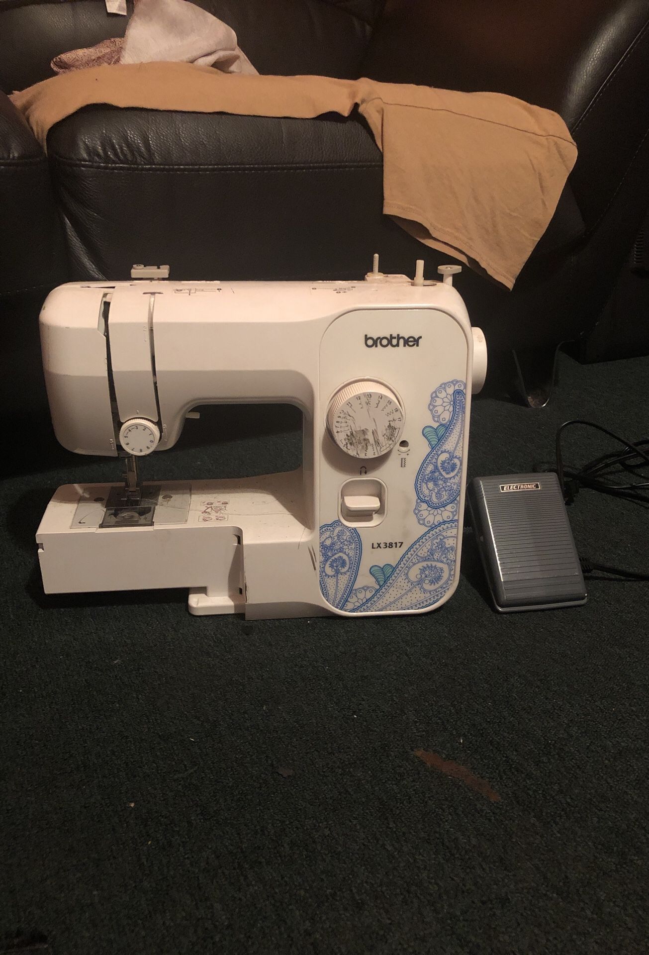 Brothers Sewing Machine! Barely USED! 45$