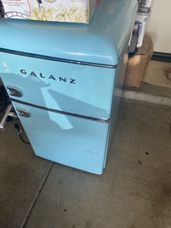 Galanz GLR31TBEER Retro Compact Refrigerator Mini Fridge with Dual Doors, 