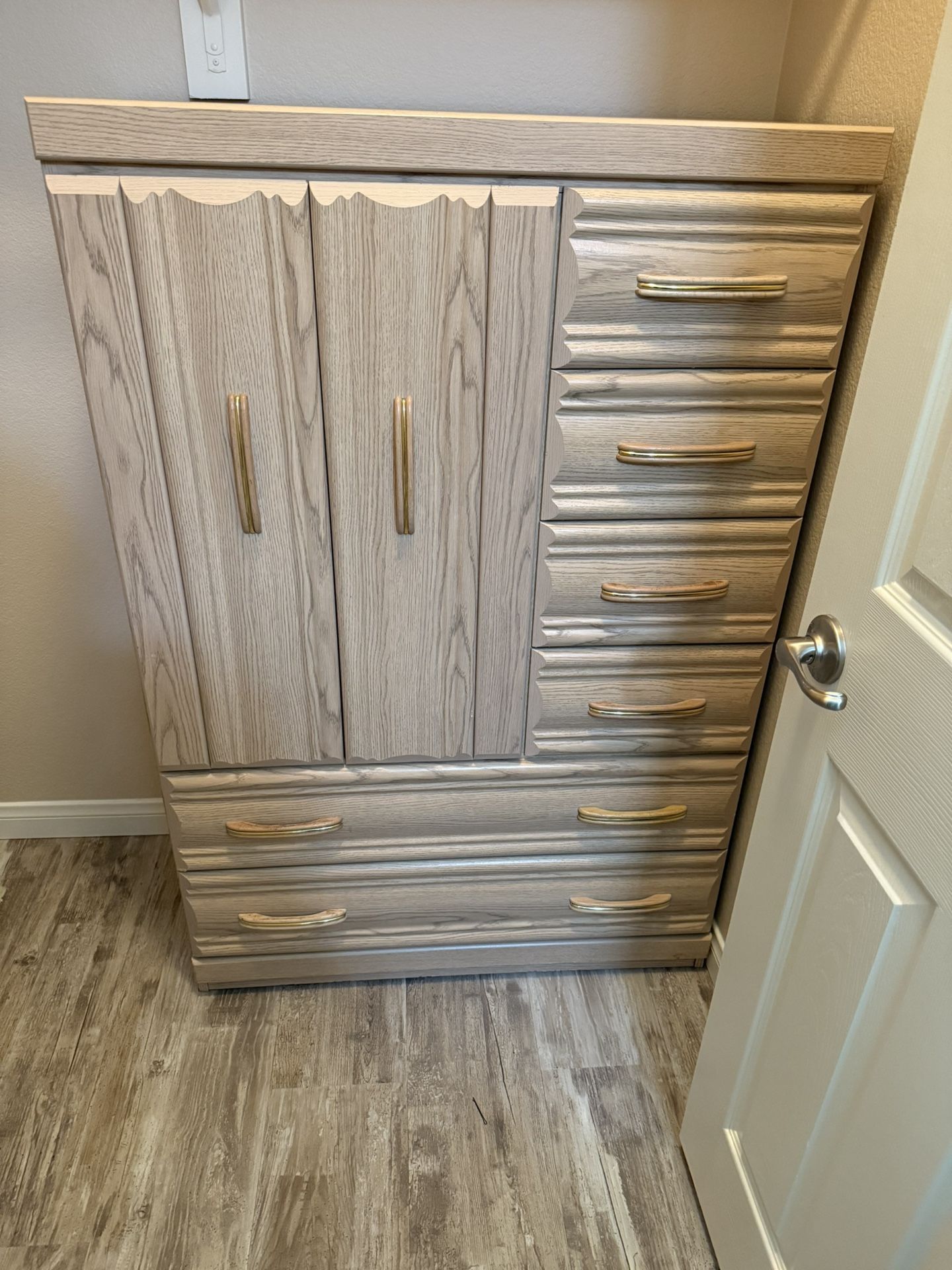 Dresser And Gentleman Chest