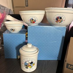 Vintage Disney set of 3 mixing bowls and 1 cookie jar
