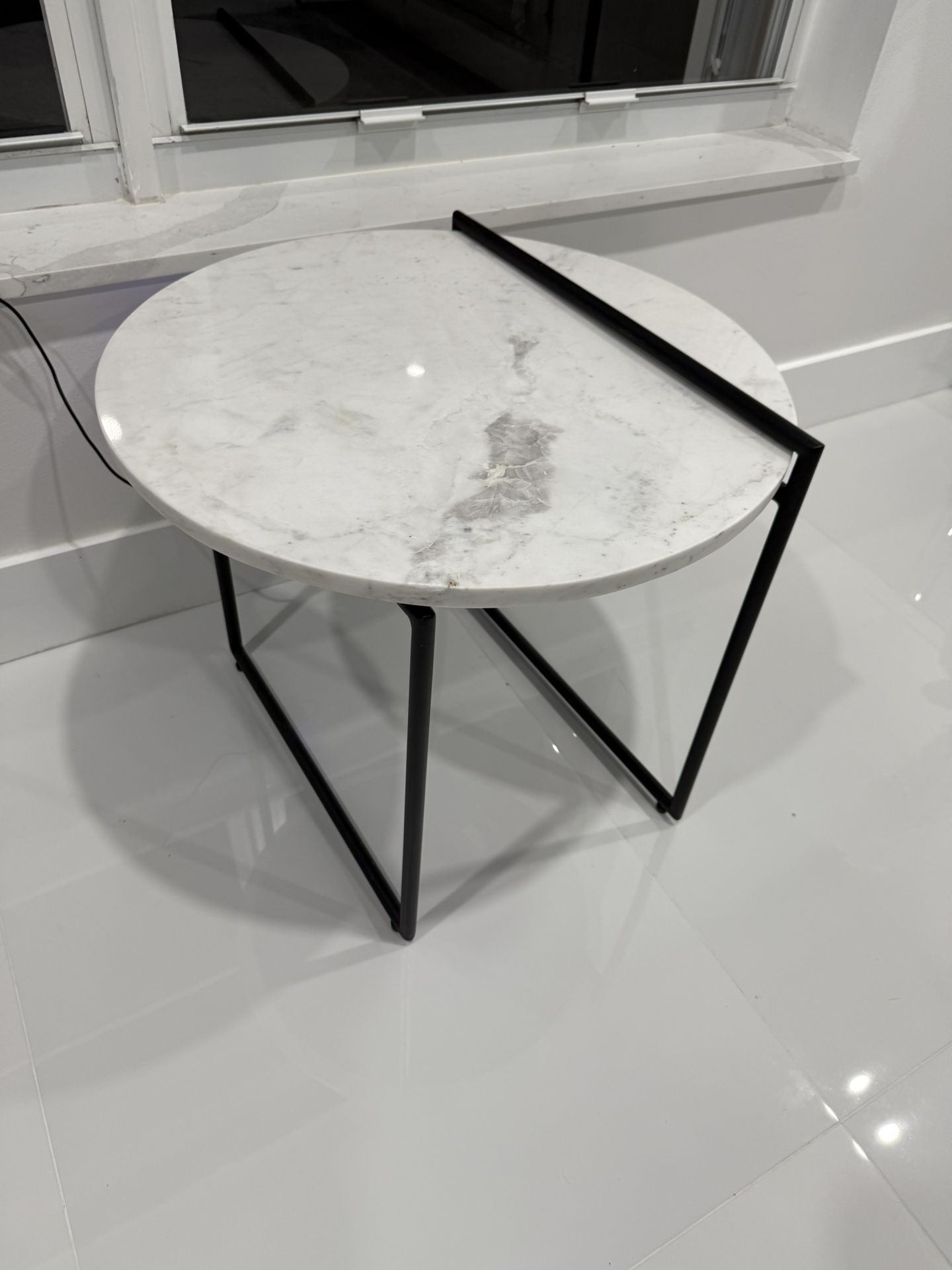 New Beautiful Modern White Marble End Table, diameter: 22.00 height: 19.00, Was $200 At City Furniture