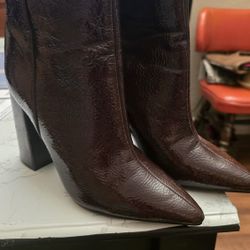 Beautiful Color BOOTS SIZE 8 ONLY $14 BRAND NEW 