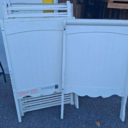 Free Baby Crib / White / No Mattress/ FREE