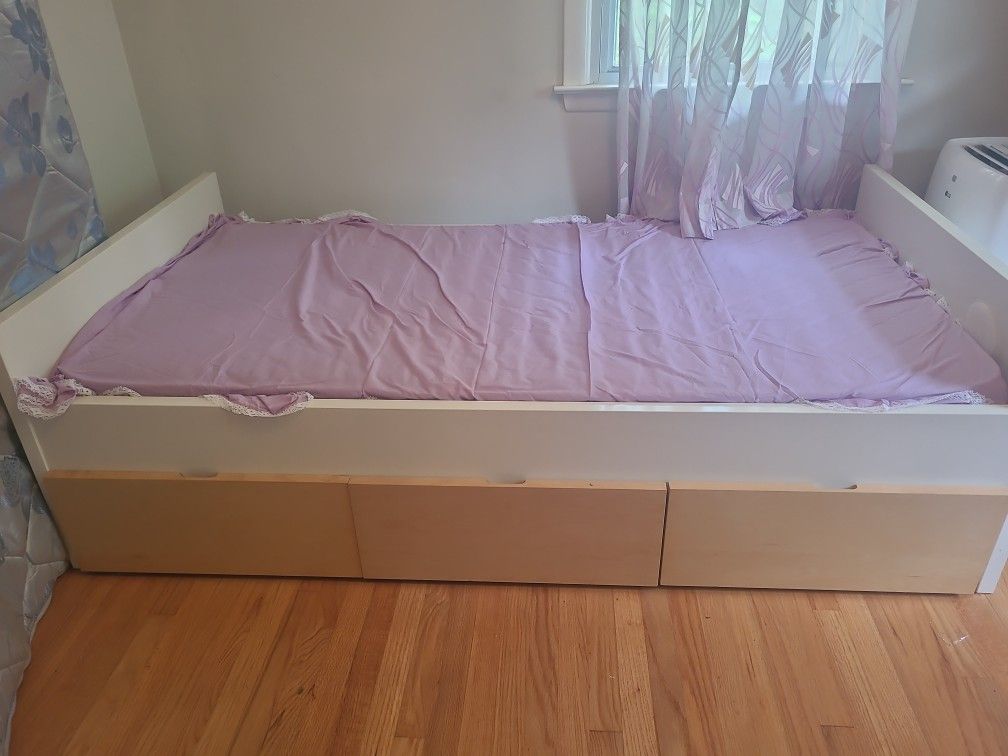Bed Frame With Twin Mattress