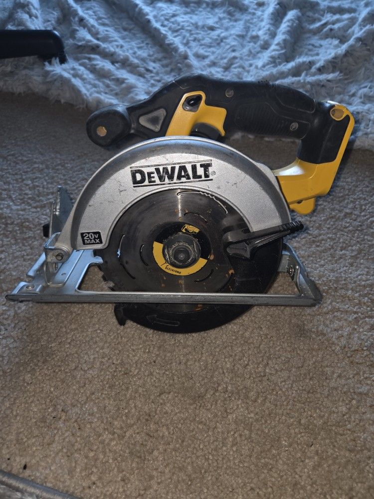Dewalt 20V Max Circular Saw
