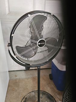 UTILITECH abanico industrial de pedestal 22"