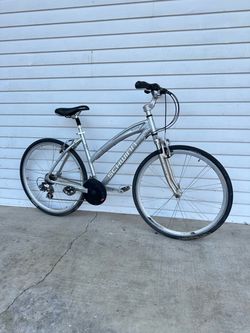 Women’s Hybrid Bike