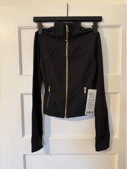 Lululemon Women Define Cropped Jacket Nulu Size: 0 Color: Black/Gold